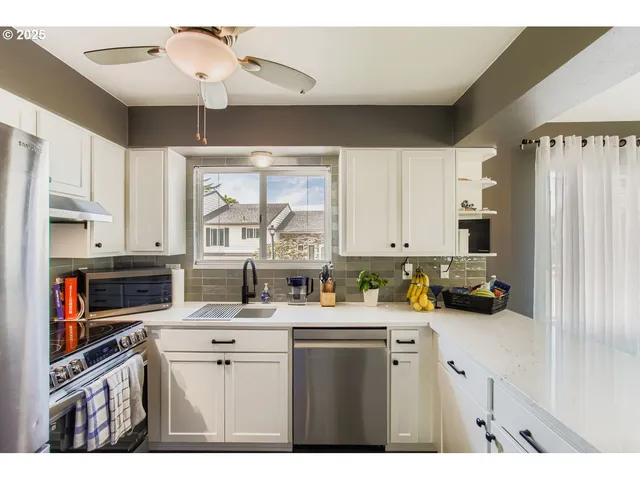 $325,000 | 14876 Northeast Rose Parkway, Unit 60B, Portland, OR 97230