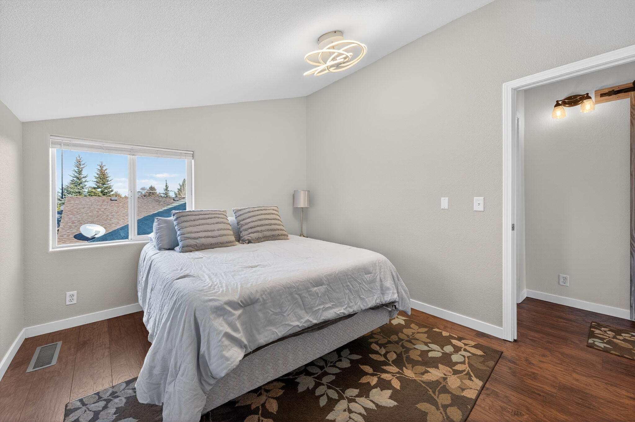 804 Northeast Providence Drive Bend, OR 97701 - Photo 26 of 62 40-web-or-mls-804-NE-Providence-Dr-Bend-