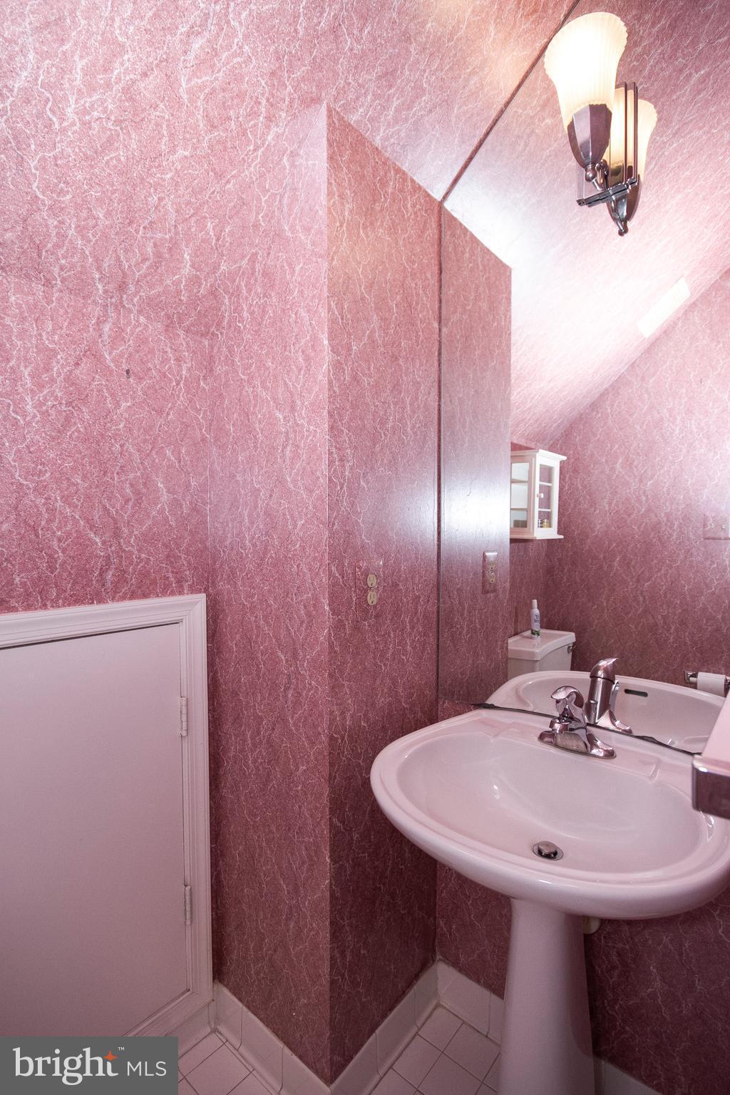 5205 Downing Road Baltimore, MD 21212 - Photo 11 of 29 Powder Room