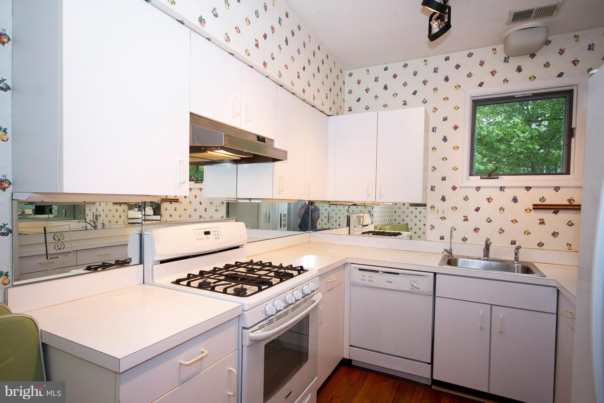 5205 Downing Road Baltimore, MD 21212 - Photo 14 of 29 Kitchen