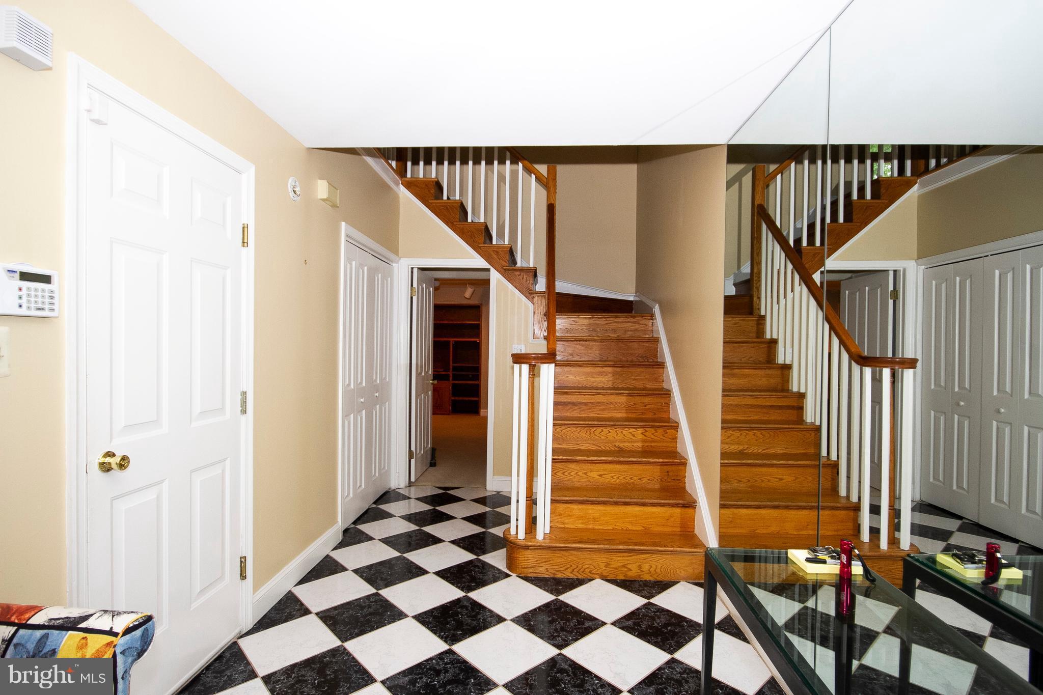 5205 Downing Road Baltimore, MD 21212 - Photo 3 of 29 Foyer with steps to main level