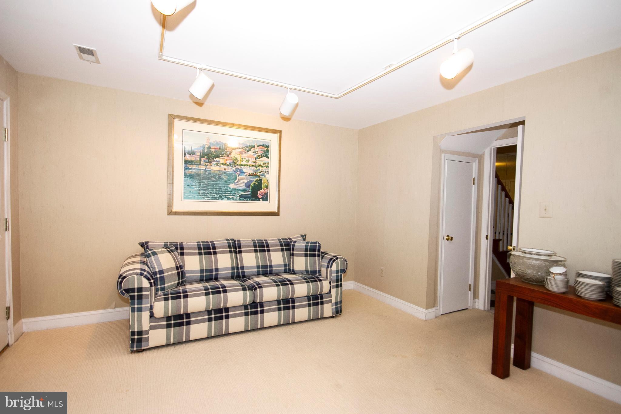 5205 Downing Road Baltimore, MD 21212 - Photo 4 of 29 Den with acess to patio and backyard