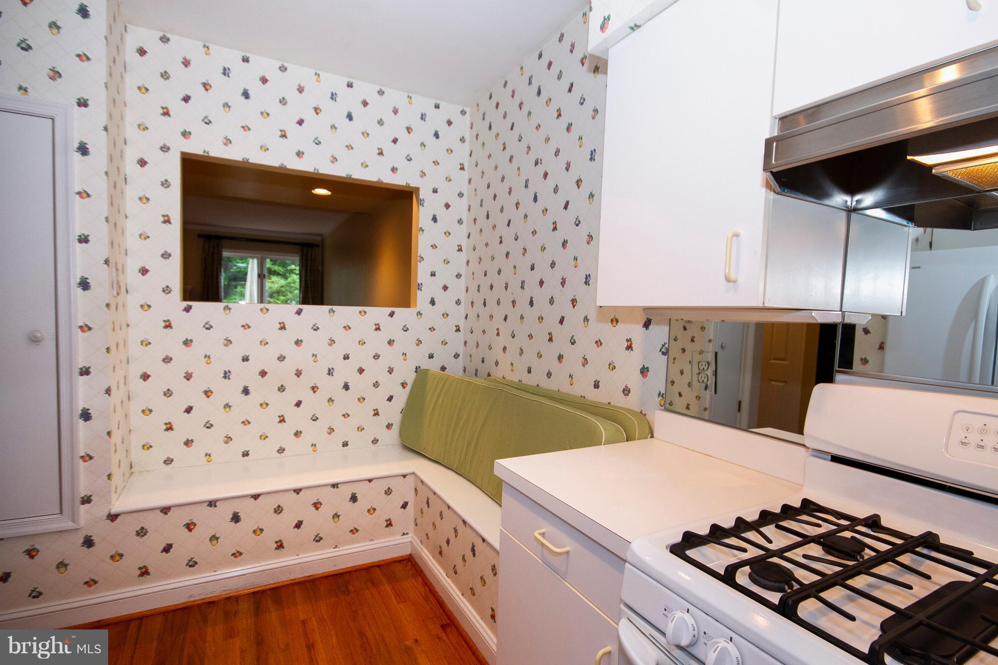 5205 Downing Road Baltimore, MD 21212 - Photo 5 of 29 Kitchen with eating area