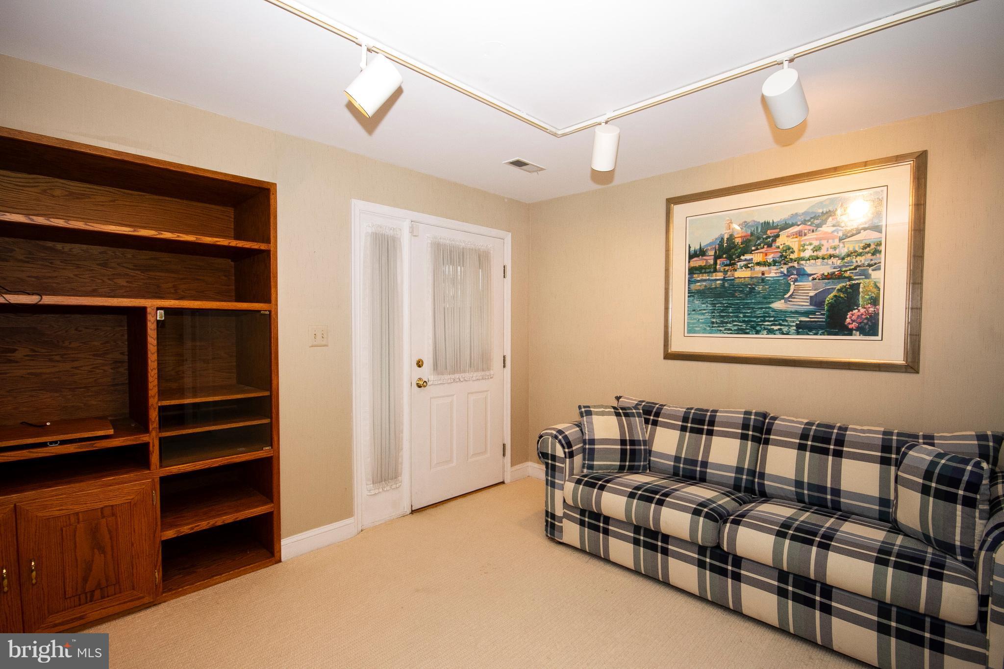 5205 Downing Road Baltimore, MD 21212 - Photo 6 of 29 Interior (General)