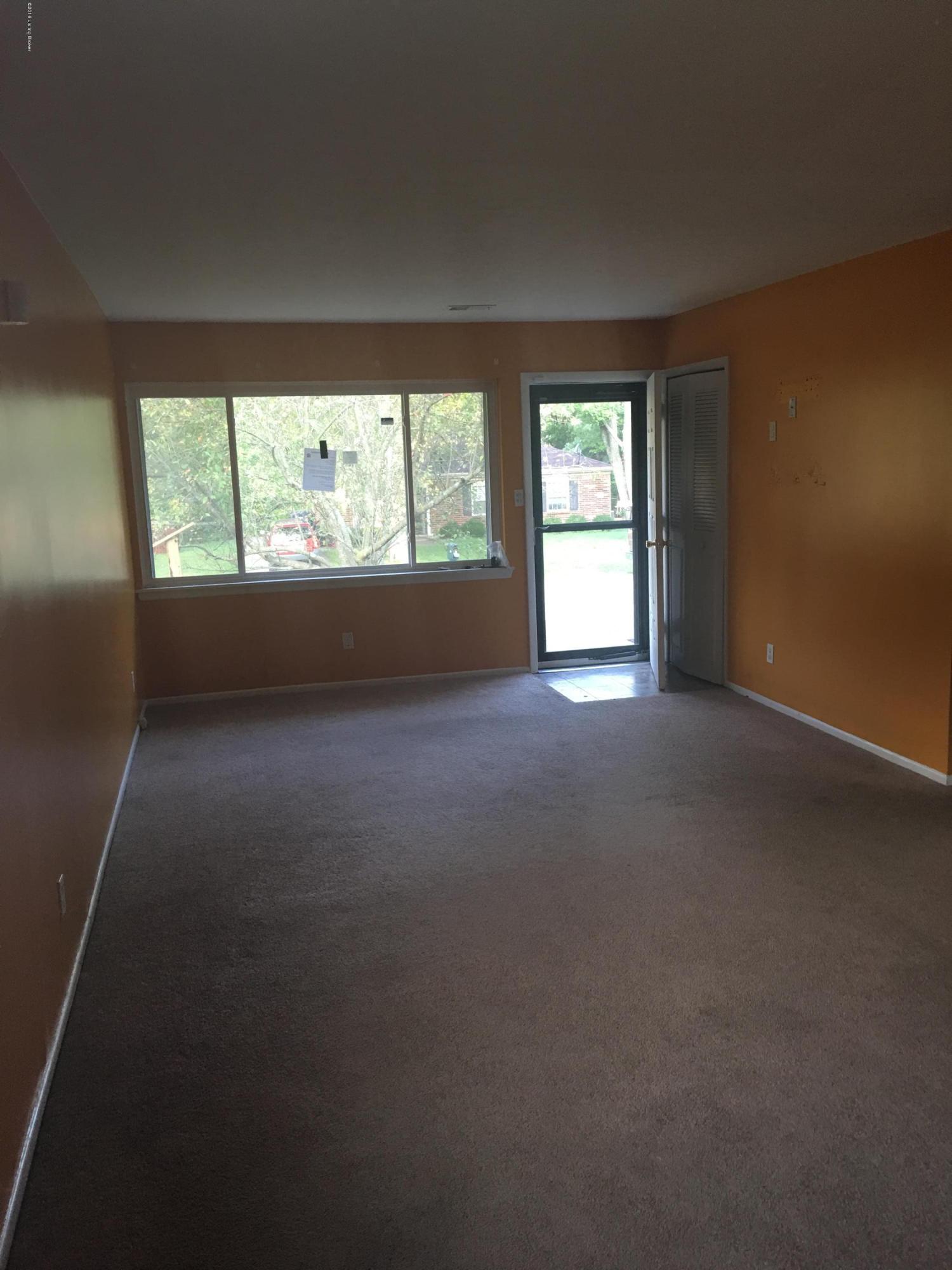 7729 Rochelle Road Louisville, KY 40228 - Photo 10 of 15 living rm/dining area