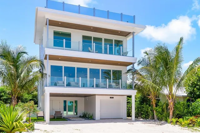 a view of a back yard of the house