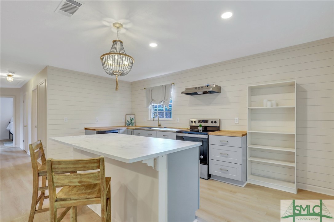 1422 Blakeley Road Savannah, GA 31406 - Photo 6 of 33