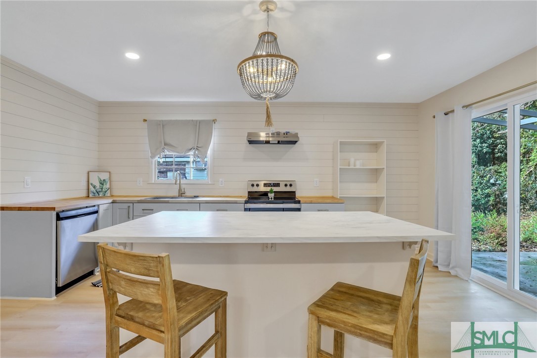 1422 Blakeley Road Savannah, GA 31406 - Photo 7 of 33