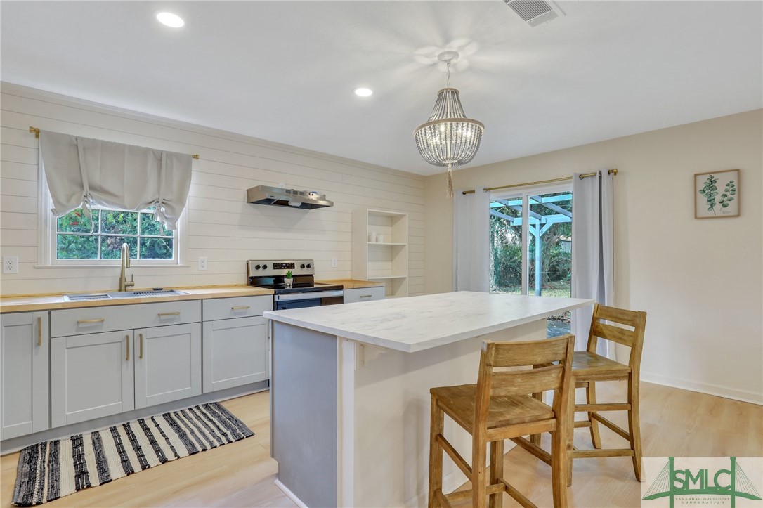1422 Blakeley Road Savannah, GA 31406 - Photo 8 of 33