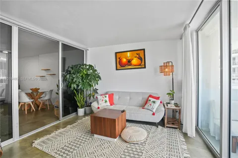$372,000 | 1200 West Avenue, Unit 819, Miami Beach, FL 33139