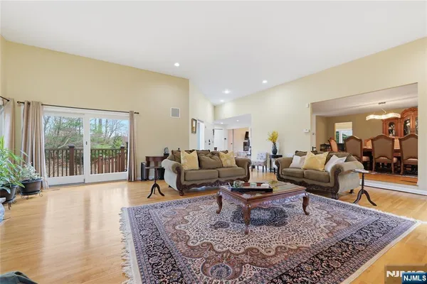 $1,300,000 | 947 Franklin Lake Road, Franklin Lakes, NJ 07417