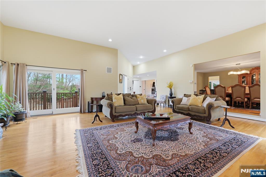 947 Franklin Lake Road Franklin Lakes, NJ 07417 - Photo 11 of 36