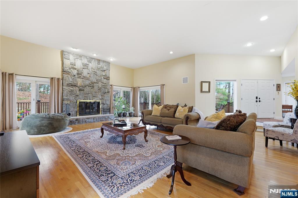 947 Franklin Lake Road Franklin Lakes, NJ 07417 - Photo 12 of 36