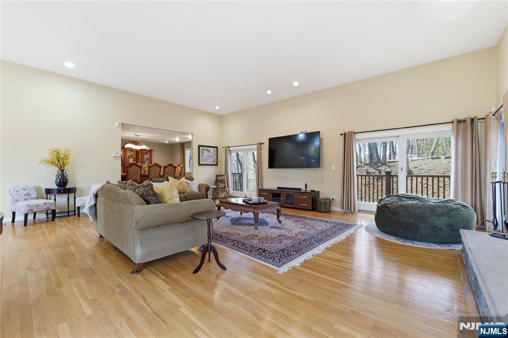 947 Franklin Lake Road Franklin Lakes, NJ 07417 - Photo 13 of 36