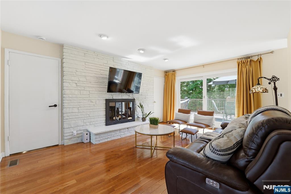 947 Franklin Lake Road Franklin Lakes, NJ 07417 - Photo 17 of 36