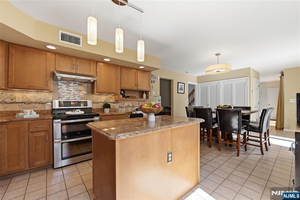 947 Franklin Lake Road Franklin Lakes, NJ 07417 - Photo 20 of 36