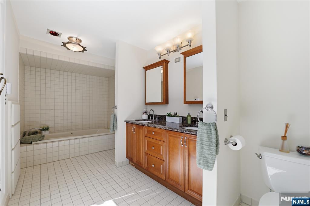 947 Franklin Lake Road Franklin Lakes, NJ 07417 - Photo 23 of 36