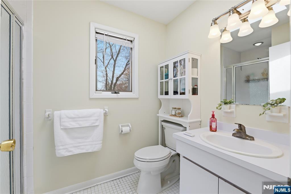 947 Franklin Lake Road Franklin Lakes, NJ 07417 - Photo 26 of 36