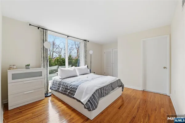 $1,300,000 | 947 Franklin Lake Road, Franklin Lakes, NJ 07417