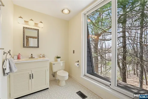 $1,300,000 | 947 Franklin Lake Road, Franklin Lakes, NJ 07417