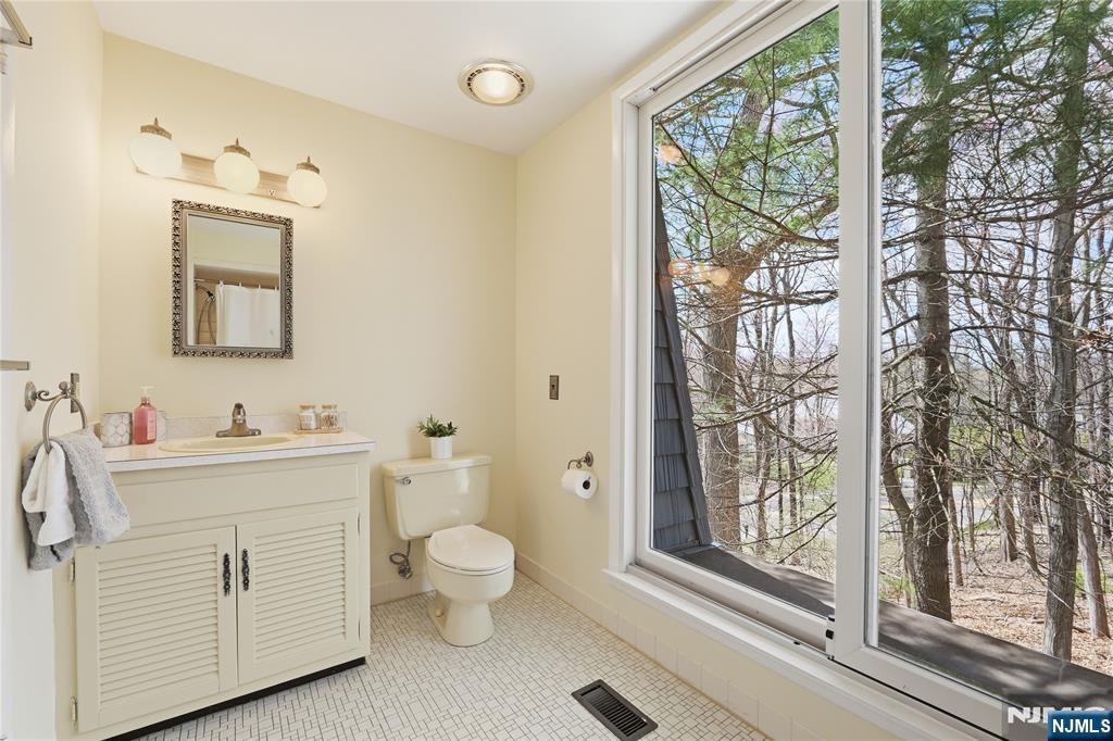 947 Franklin Lake Road Franklin Lakes, NJ 07417 - Photo 28 of 36