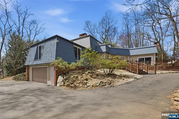 $1,300,000 | 947 Franklin Lake Road, Franklin Lakes, NJ 07417