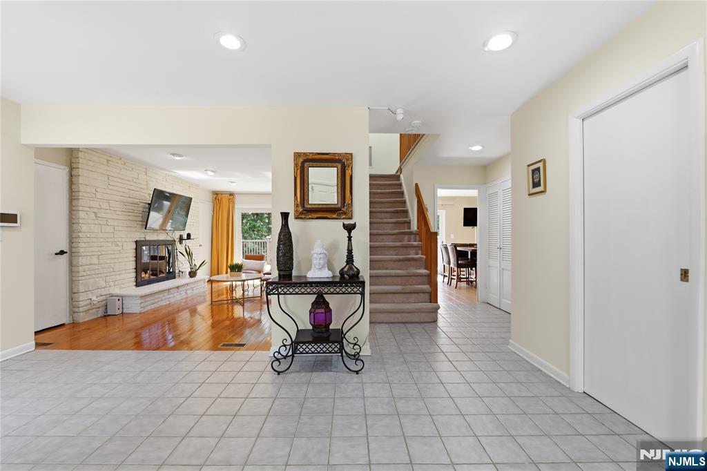 947 Franklin Lake Road Franklin Lakes, NJ 07417 - Photo 8 of 36