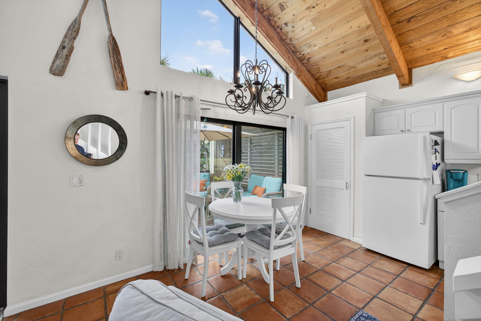 1605 Highway 1, Unit 14E Jupiter, FL 33477 - Photo 14 of 34 Kitchen with vaulted ceiling
