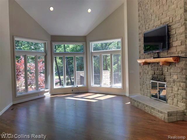 5930 Ronnoco Road Rochester, MI 48306 - Photo 6 of 67 6.JPG