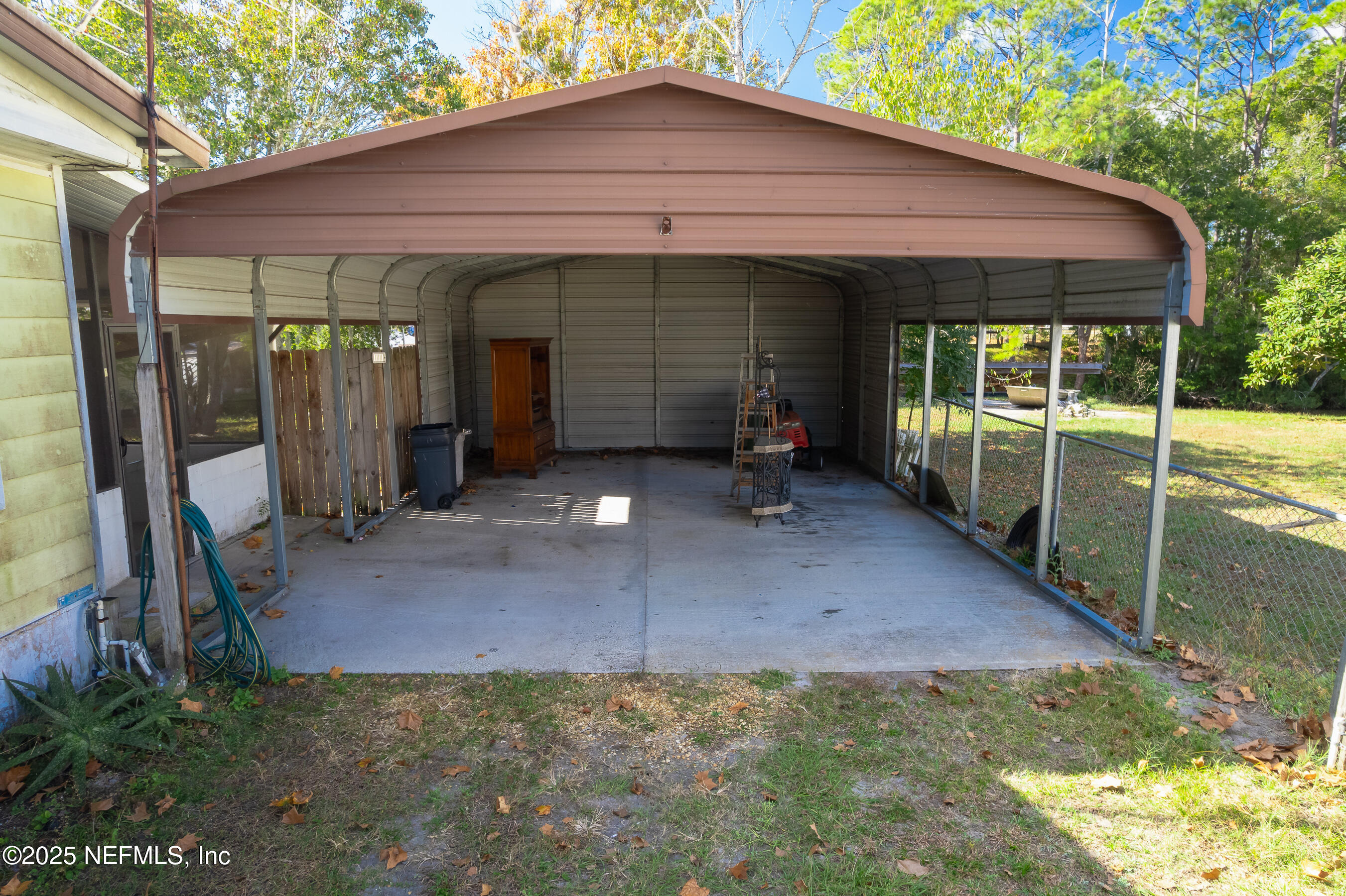 125 Waterside Avenue Satsuma, FL 32189 - Photo 4 of 32 a view of a small house