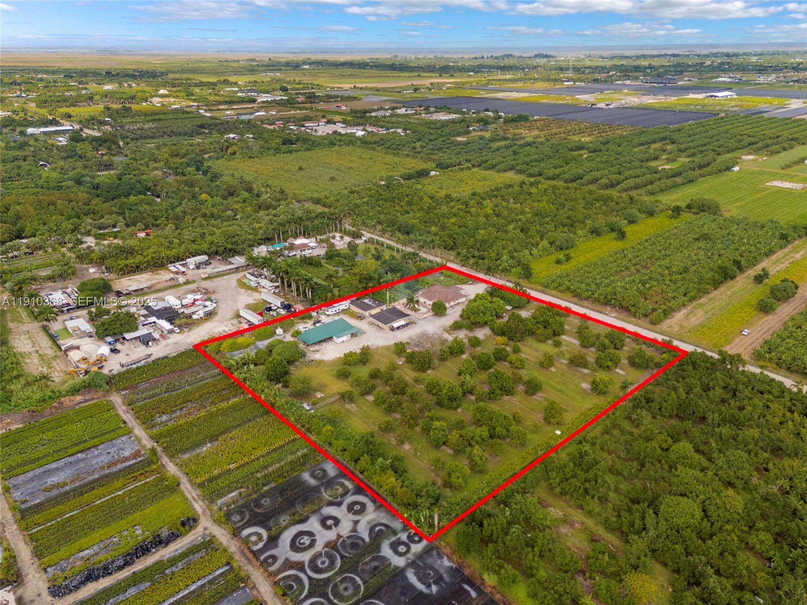 18890 Southwest 184th Street Miami, FL 33187 - Photo 13 of 37 a view of a tennis court