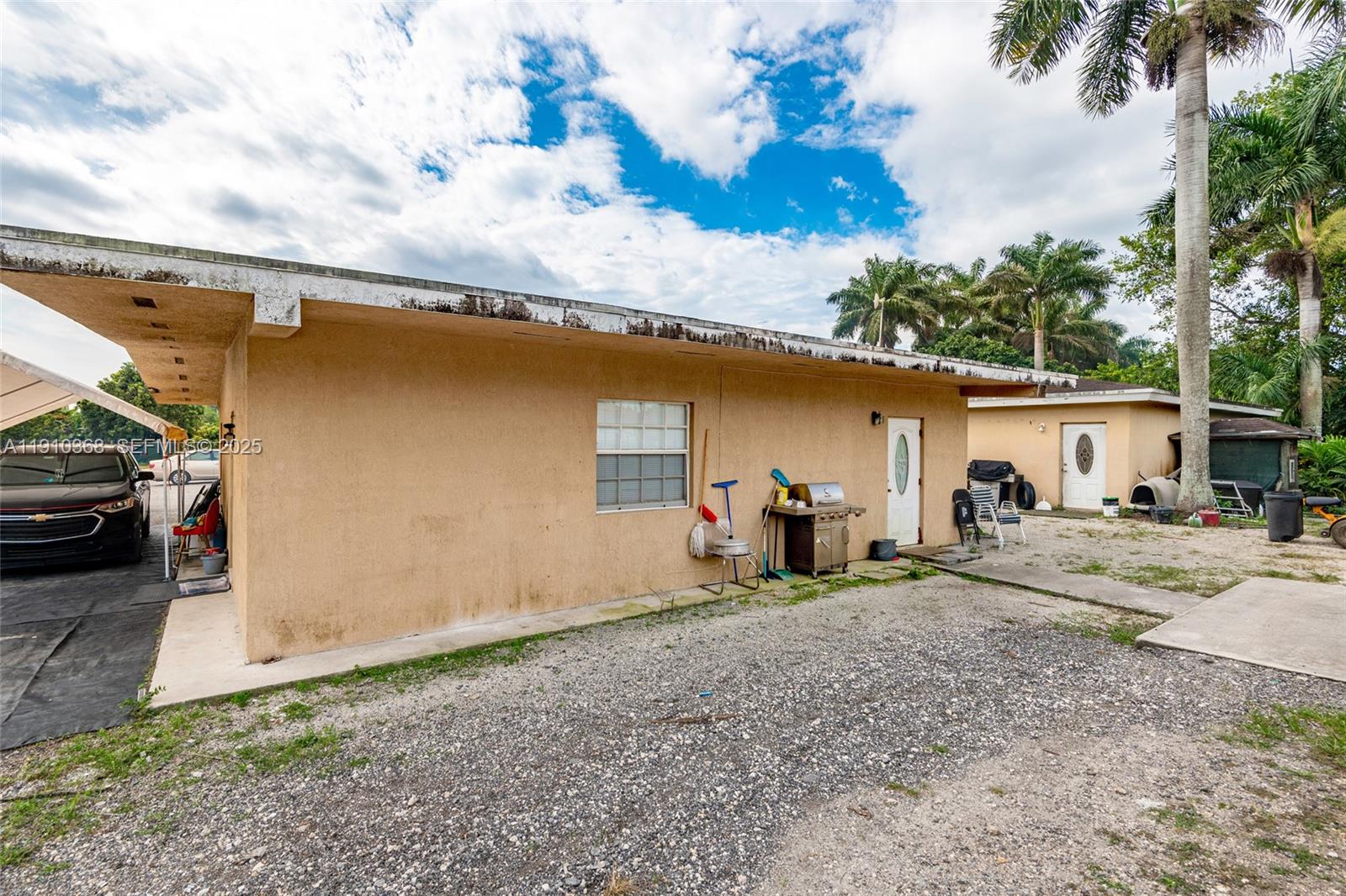 18890 Southwest 184th Street Miami, FL 33187 - Photo 34 of 37 a view of a car garage