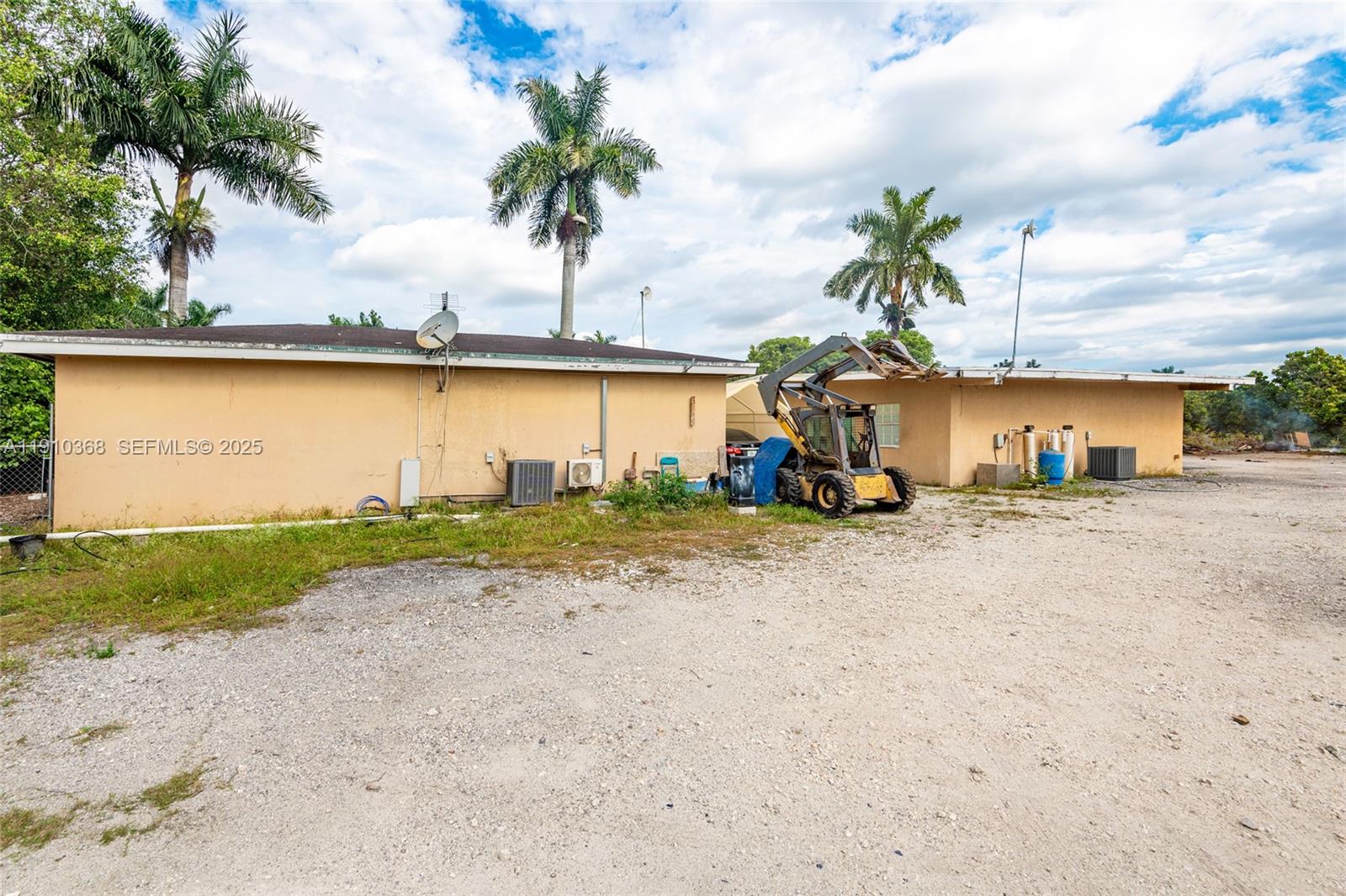 18890 Southwest 184th Street Miami, FL 33187 - Photo 36 of 37 a ocean view with beach
