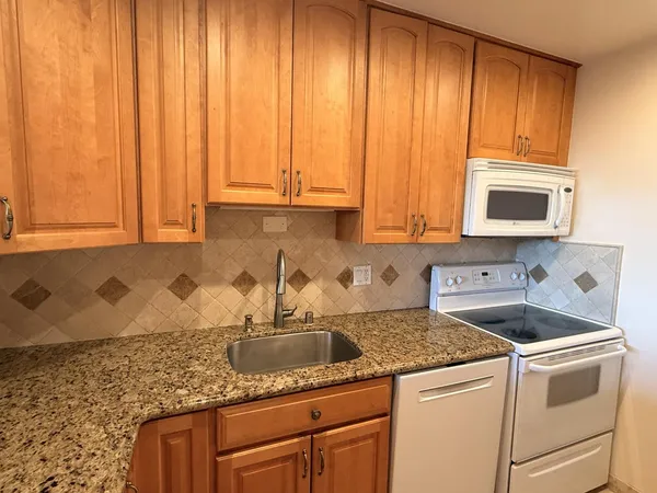 $2,975 | 200 Elm Street, Unit 204, San Mateo, CA 94401
