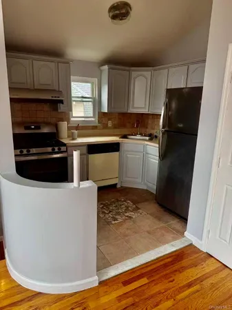 $2,400 | 61-26 173rd Street | Flushing Heights