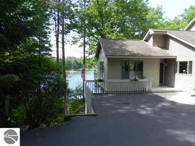 2554 Chandler Road Traverse City, MI 49696 - Photo 3 of 30 1783431-2.JPG