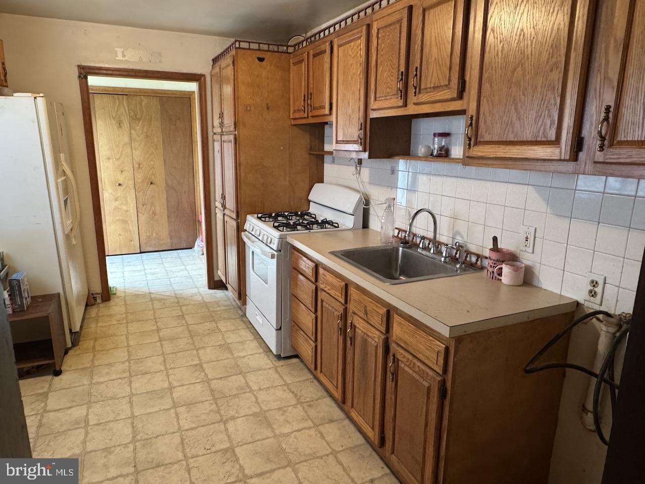 6 Wardor Avenue New Castle, DE 19720 - Photo 4 of 8 a kitchen with stainless steel appliances a sink stove and cabinets