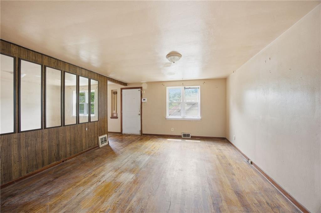 1391 Laketon Road Pittsburgh, PA 15221 - Photo 5 of 18