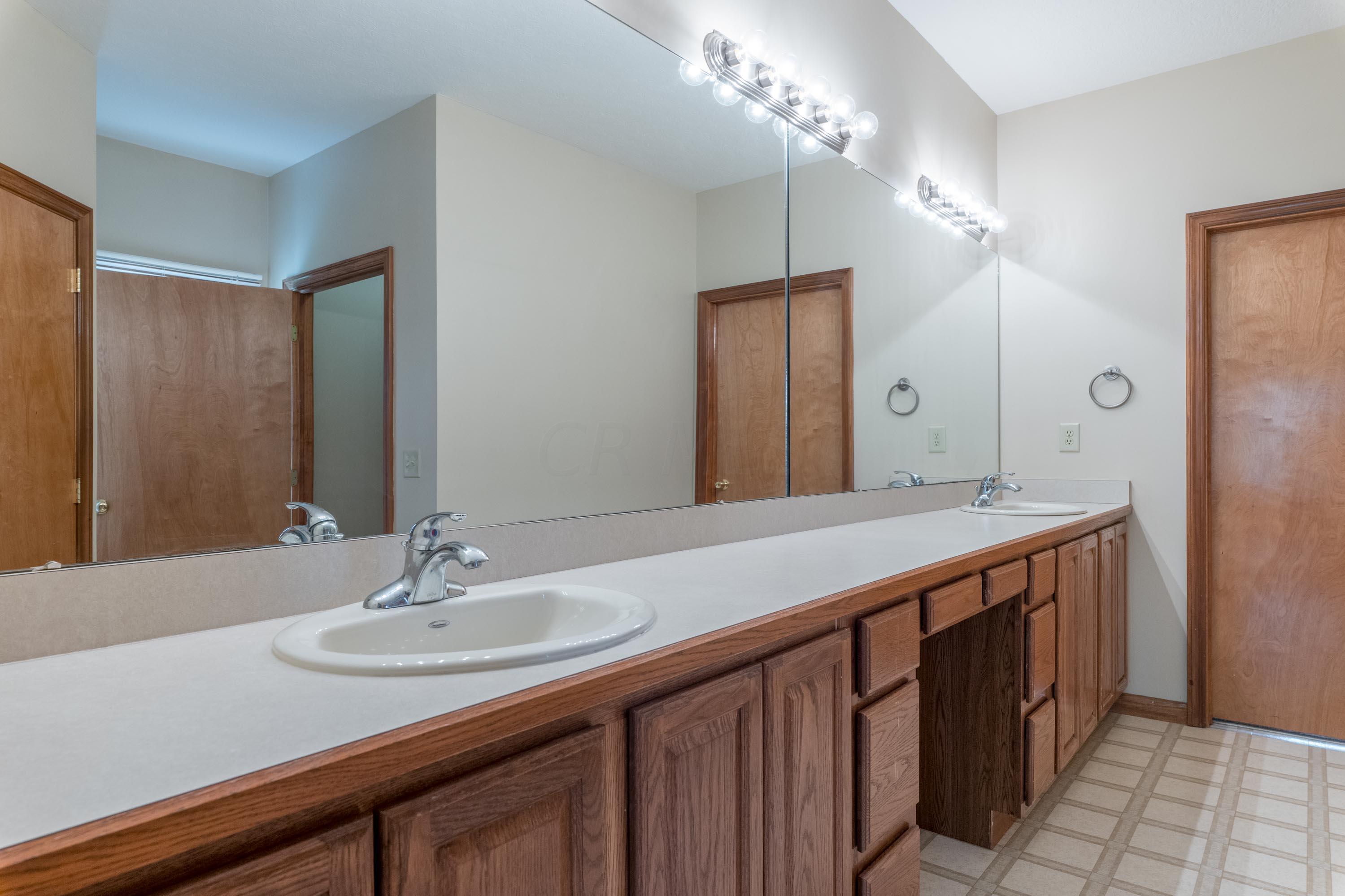 4640 Winchester Southern Road Circleville, OH 43113 - Photo 39 of 69 Owners Bath
