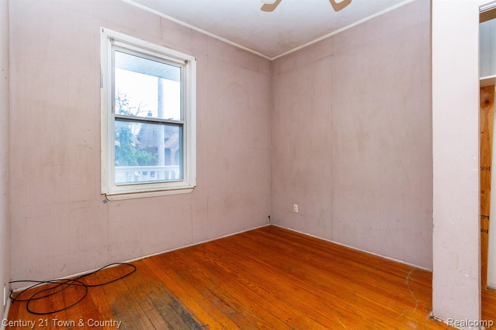 11684 Gallagher Street Hamtramck, MI 48212 - Photo 13 of 41