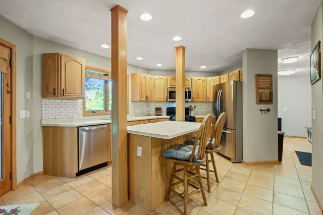 $609,000 | 7801 North Robert Drive, Evansville, WI 53536