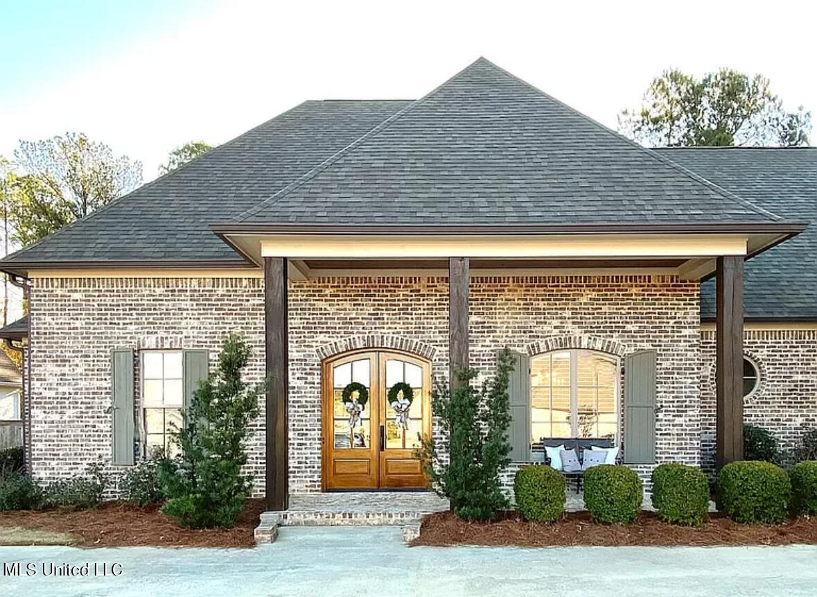 218 South Woodcreek Road Madison, MS 39110 - Photo 1 of 37 218 S Woodcreek Rd