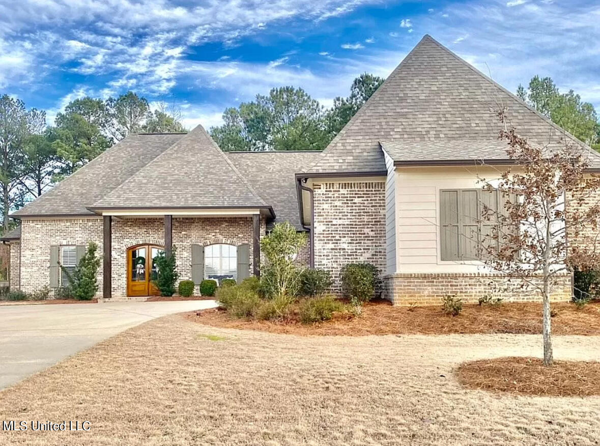 218 South Woodcreek Road Madison, MS 39110 - Photo 2 of 37 IMG_9375