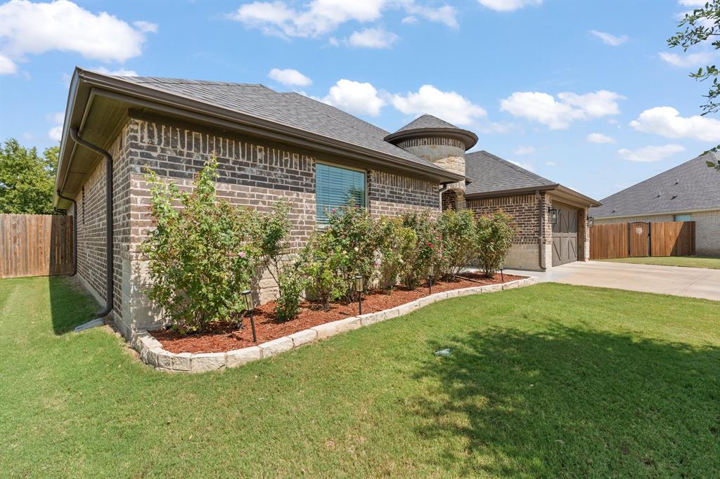 103 Nolan Riv Run Godley, TX 76044 - Photo 7 of 33 Gallery Image 7