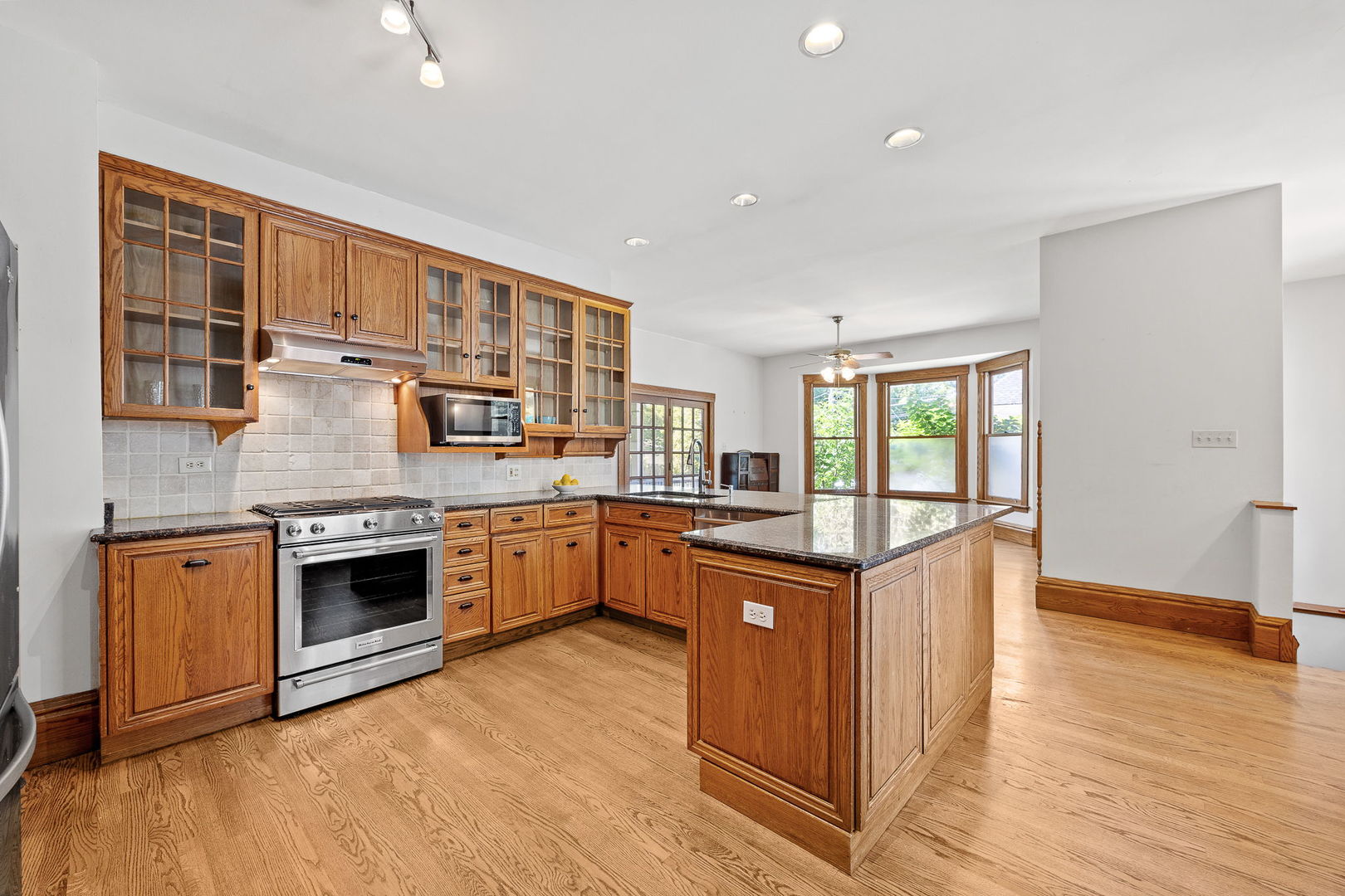 350 North Delaplaine Road Riverside, IL 60546 - Photo 12 of 50 Gallery Image 12