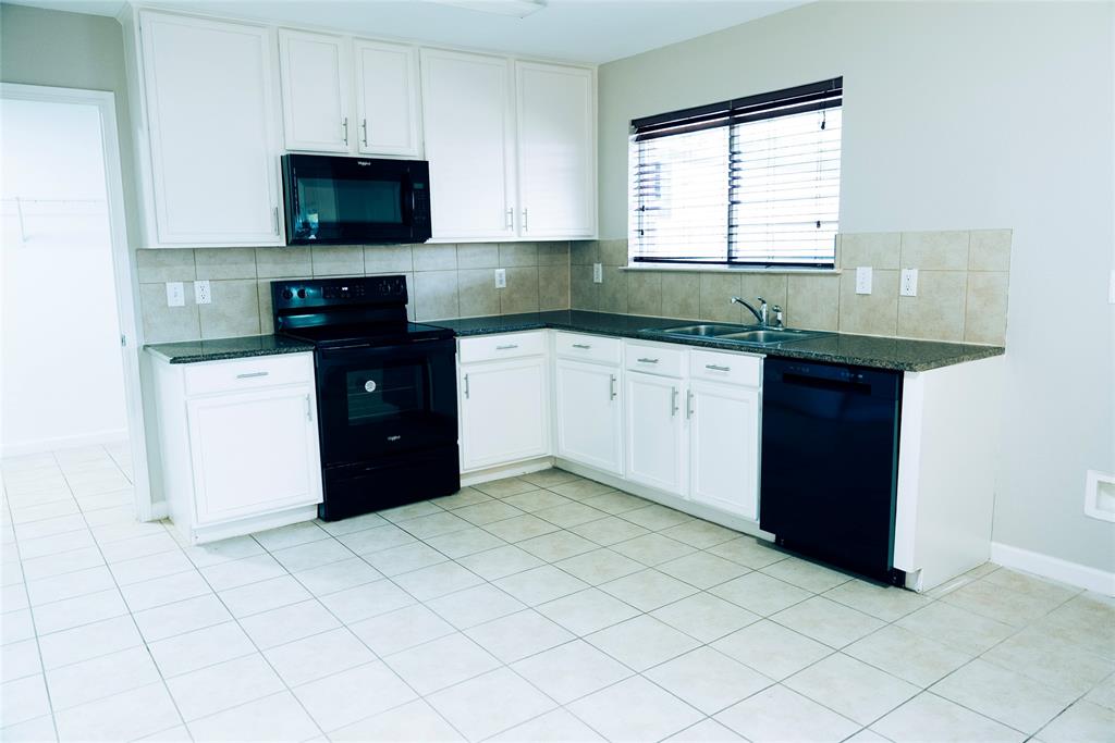 8805 Graywolf Ridge Trail Fort Worth, TX 76244 - Photo 8 of 23