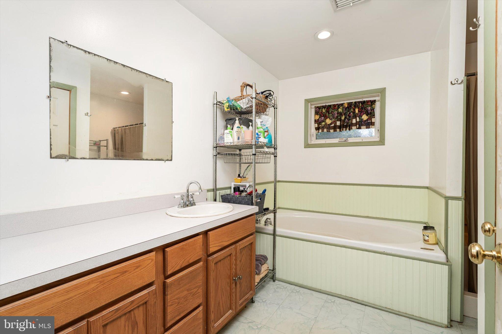 36 Allens Road Hightstown, NJ 08520 - Photo 21 of 43 a bathroom with a tub a sink and a mirror