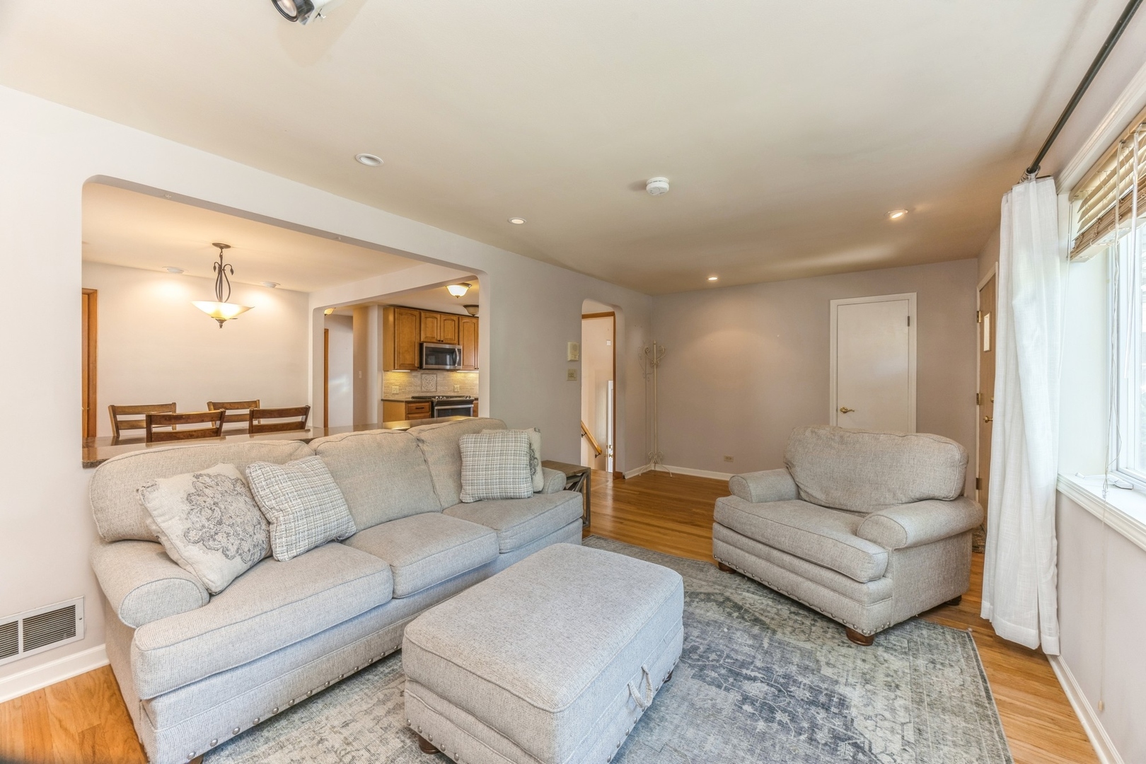 4005 Grove Avenue Brookfield, IL 60513 - Photo 3 of 14