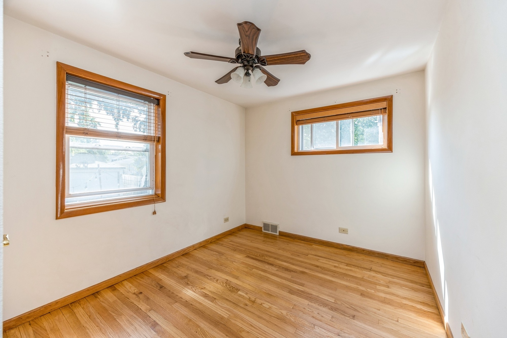 4005 Grove Avenue Brookfield, IL 60513 - Photo 7 of 14