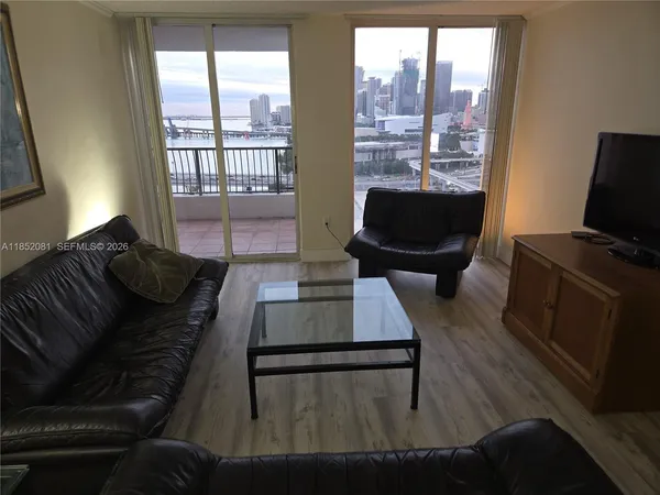 $2,700 | 555 Northeast 15th Street, Unit 20K, Miami, FL 33132